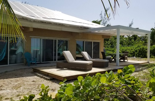 Spanish Wells House | Easy, Breezy, Beautiful - ON THE BEACH