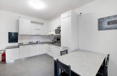 Albate Apartment | 'Easy Como Stay Apartment with Parking' – Shared Terrace, Wi-Fi & Air Conditioning