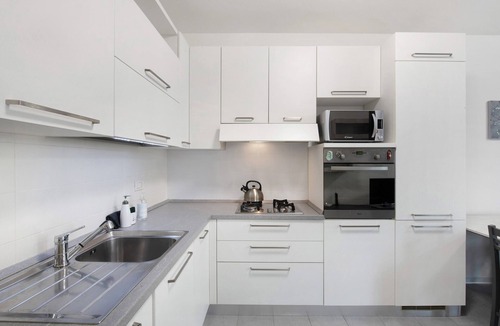 Albate Apartment | 'Easy Como Stay Apartment with Parking' – Shared Terrace, Wi-Fi & Air Conditioning