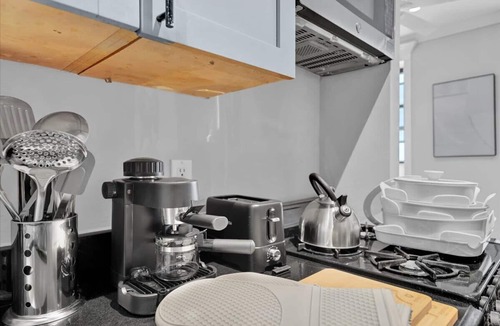 Gramercy Apartment | Elegant 3BR-2BA in Gramercy -Modern & Central