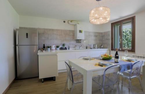 Borgo Trento Apartment | Elegant Apartment: [Free Netflix, Wi-Fi & Parking]