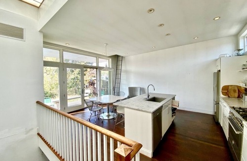 Boerum Hill Apartment | Elegant apartment on Brooklyn's bustling Smith Street.