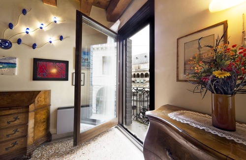 Historic Centre Apartment | Elegant apartment overlooking Piazza delle Erbe & Palazzo della Ragione