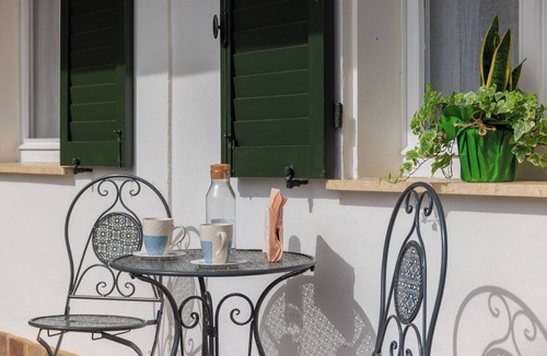 Teolo Apartment | Elegant Euganean Hills apartment with garden view