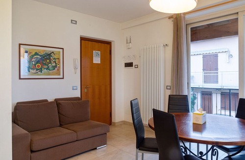 Montioni House | Elegant Holiday Home in Lazise with Swimming Pool near Lake