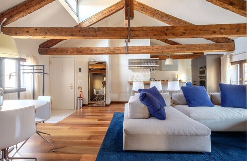 San Polo Apartment | Elegant Loft Apartment with Elevator in Historic Palazzo Near San Marco