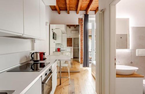 NoLo Apartment | Elegant Oasis 10 min Central Station with Balcony e WIFI near M1 Rovereto