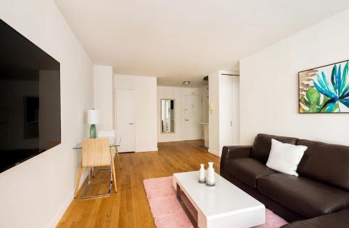 Lincoln Square Apartment | Elegant One Bed Apartment At Columbus