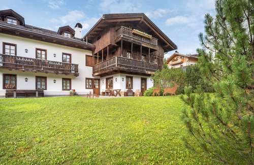 Cortina d'Ampezzo Apartment | Elegant Tablà with Garden R&R