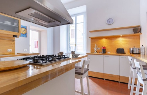 Trastevere House | Elegantis.it Ten windows on Trastevere