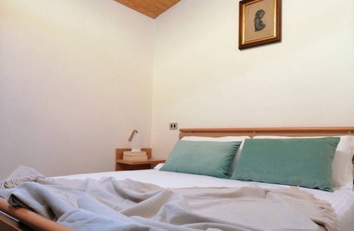 Solto Collina Apartment | Elena's Chalet. .