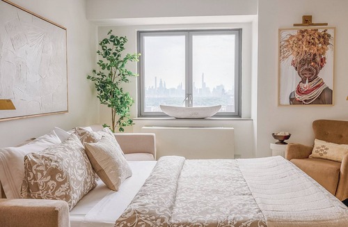 Harlem Apartment | Elevated City Views: Modern & Stylish Retreat near Times Square