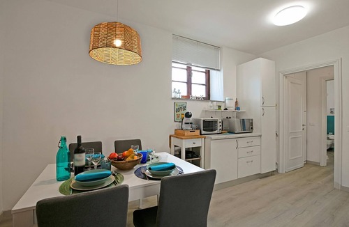 Toscolano Maderno Apartment | Elizabeth House-100m lake & priv.parking, Toscolano Maderno, Italy