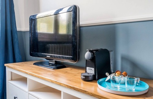 Flaminio Apartment | Elizabeth Penthouse, Charmy Penthouse in Little London