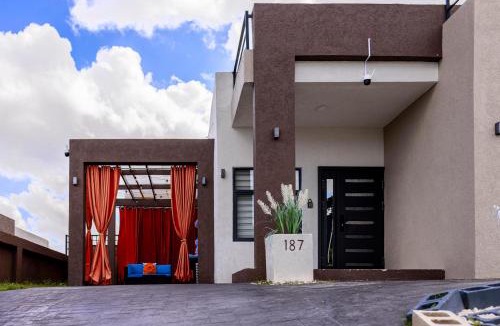Runaway Bay House | Emerald SunDara Villa Ochi