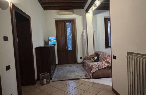 Old Town Apartment | Energetic apartment Walking distance to downtown Mantua and convenient to services