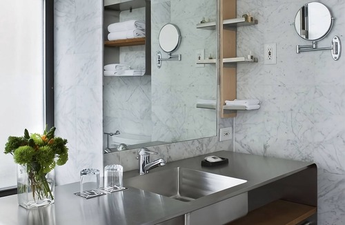 Central Park West House | Enjoy The City Life In The Heart Of NYC! Pet-friendly, Onsite Bar