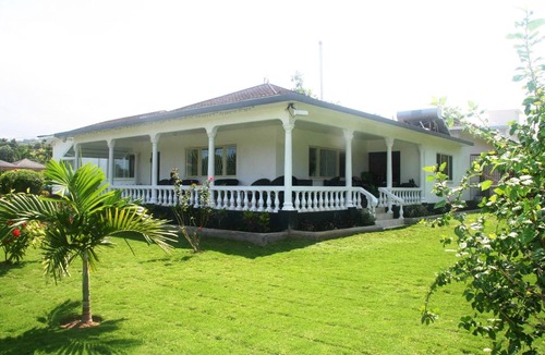 Runaway Bay Villa | Eslyn Villa Runaway Bay - A Home Away From Home.