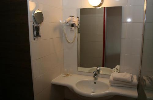 Cote d'Or-Les Sarrazins Hotel | Euro Hôtel Paris Créteil
