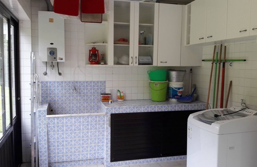 Teresopolis House | Excellent neighborhood + .Piscina trade and .Permitido domestic animal barbecue.