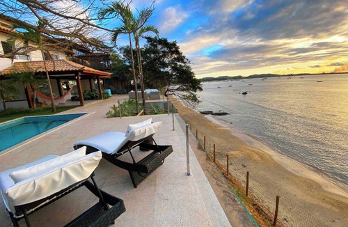 Regiao dos Lagos House | Exclusive Beach House Praia de Manguinhos - House on the sand.