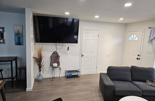 East New York Apartment | Expuiste, charming 2-bedroom apartment with AC, WiFi in beautiful ENY Brooklyn