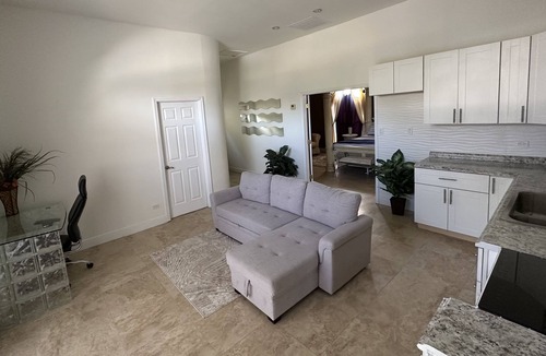 George Town House | Exuma Luxury Ocean VIew 5bd 4ba house with pool, boat, & vehicle