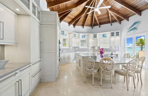 George Town House | ExumaOnTheRocks: Luxury Villa On its Own Private Peninsula
