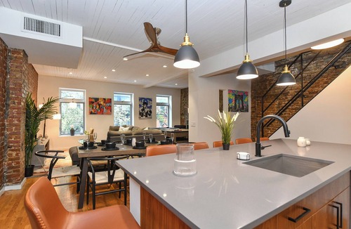 Ukrainian Village Apartment | Fabulous 5-bedroom Townhouse with Patio Terrace in vibrant New York