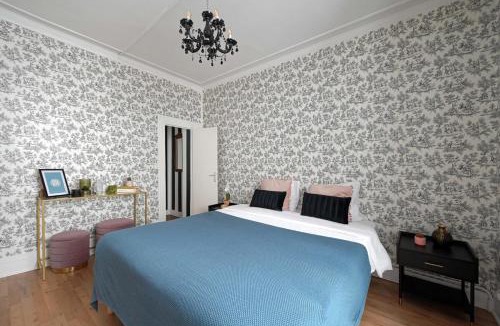 Quartier de Rochechouart Apartment | Fabulous two floor apartment in 9th