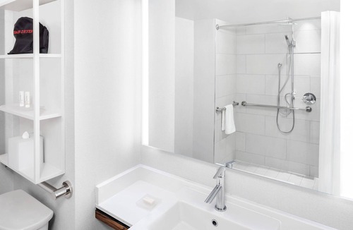 Garment District Hotel | Fairfield Inn & Suites New York Manhattan/Times Square South