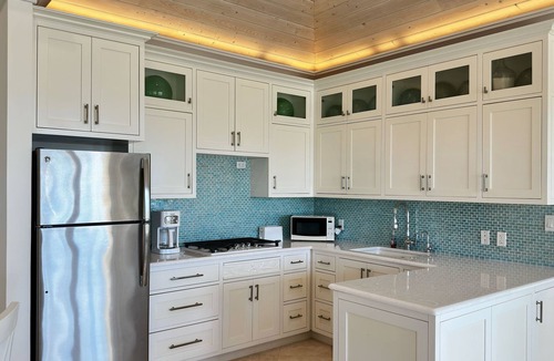 Treasure Cay House | Family estate guest house on the Treasure Cay Beach with beautiful pool.