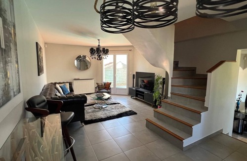 Antony House | Family house with pool, near Paris & airport - 3 bedrooms