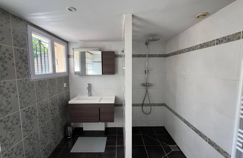 Antony House | Family house with pool, near Paris & airport - 3 bedrooms