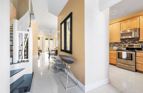 Adelaide Condo | Family Vacation, Big Condo, 4BDR, ALBANY RESORT