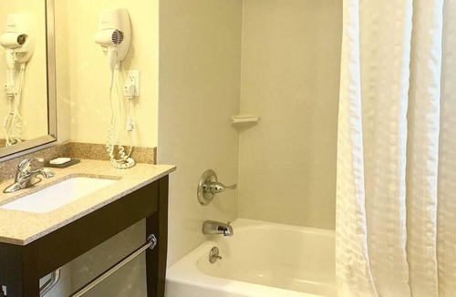 Koreatown House | Feel the Energy of the City Right Outside Your Door! 3 Pet-friendly Units