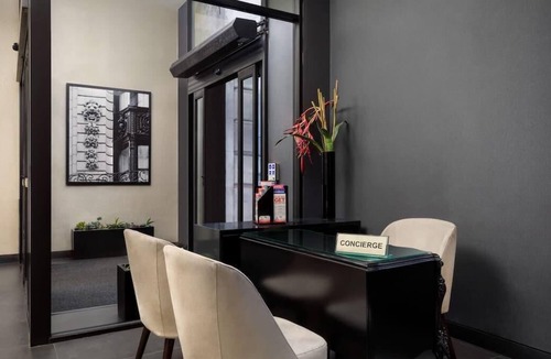 Koreatown House | Feel the Energy of the City Right Outside Your Door! 3 Pet-friendly Units