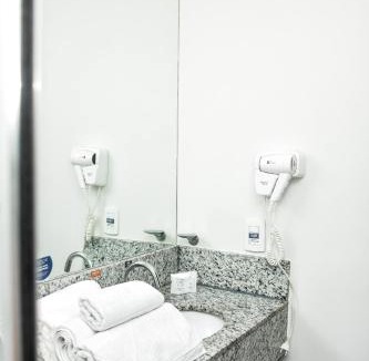 Camorim Apartment | FLAT VPM - Cozinha, Varanda, Ar Cond, Estacionamento, Cama Queen, Vista Incrível, 400mb Wi-fi, TV Smart, Serviços de Streaming, Ducha Forte, Próximo a Barra da Tijuca e Recreio, 10min de carro da Praia
