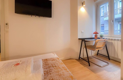 Centro Direzionale Apartment | Flatsharing Design Suite - Rubino
