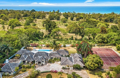 Runaway Bay Villa | Forever Summer Gorgeous 4BDR Villa