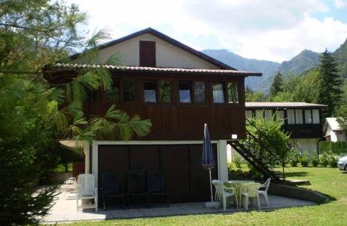 Pur House | Freistehendes Haus mit Veranda mit Seeblick by Interhome