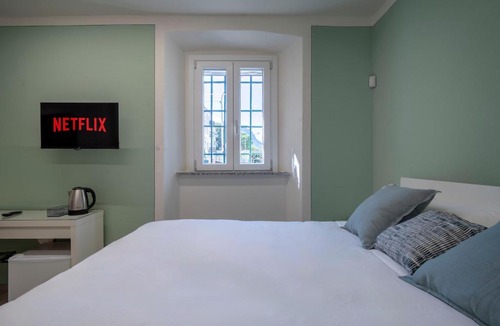 Olginate Apartment | Front Lake Como - 3 Bedrms with AC, Free Parking and Wifi