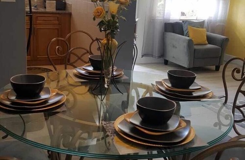 Bahamas Terrace Apartment | Full Apartment Near Beach, Bars, Restaurant