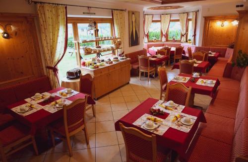 Bocenago Hotel | Garnì Costa Verde