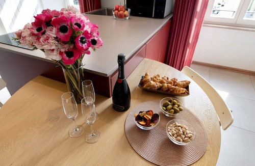 Gargnano Apartment | “Gemhouse Rubino” Apartment with Lake View, Wi-Fi, and Air Conditioning
