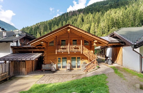 Cogolo Apartment | 'Genziana' Room with Mountain View, Private Terrace and Wi-Fi