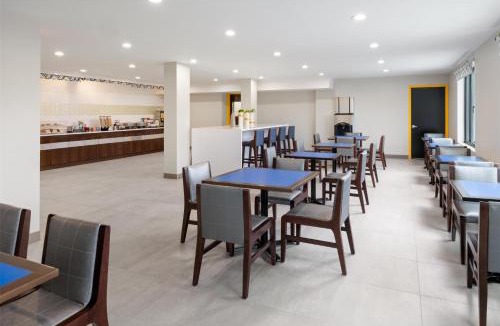 West Bronx Hotel | GLō Best Western Bronx NYC