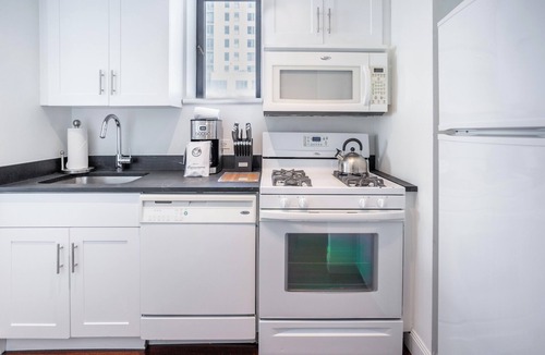 Peter Cooper Village Apartment | Gorgeous Gramercy 1 Bedroom with Private Balcony