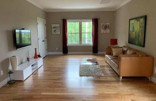 New Brighton House | Gorgeous Master Room with En Suite Bathroom in NYC