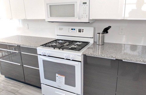 Emerson Hill House | Gorgeous, Modern, updated Duplex